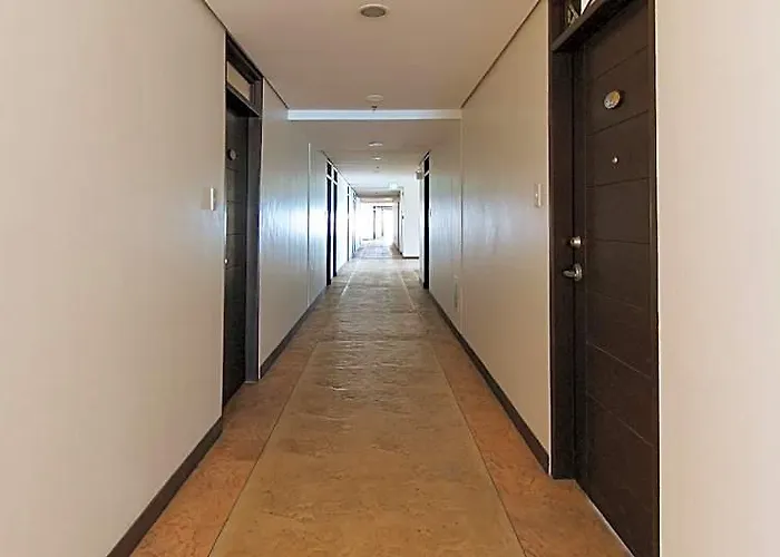 Reddoorz @ Cuarto Staycation Hotel *