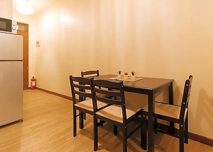 Reddoorz @ Cuarto Staycation Hotel