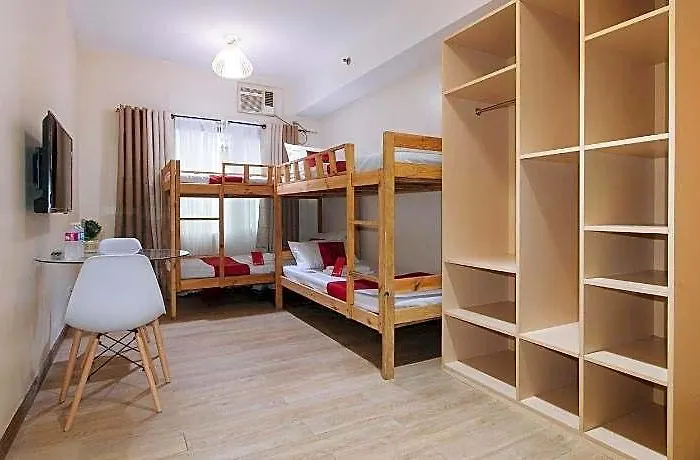 Reddoorz @ Cuarto Staycation Hotel *